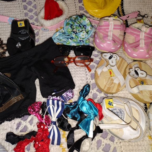 Lot of wyze and build a bear clothes - Picture 6 of 10